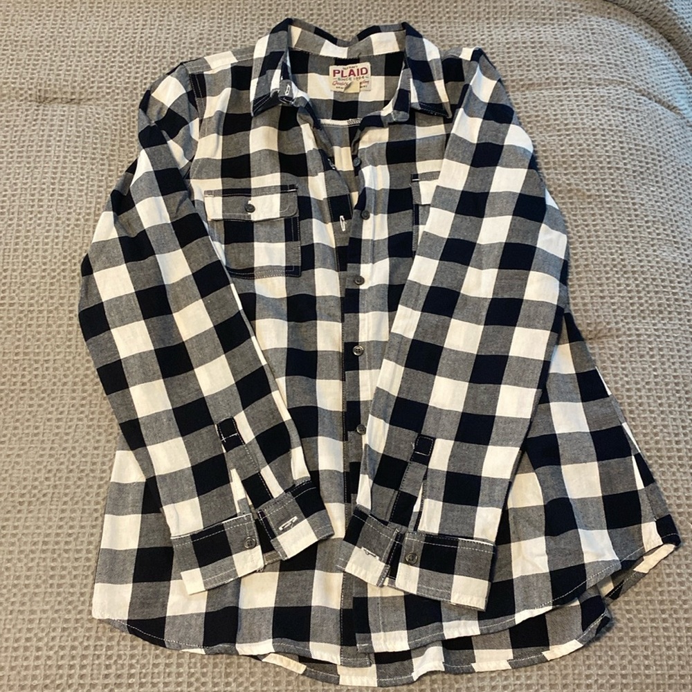 Black and White Old Navy Women’s Checkered Flannel
